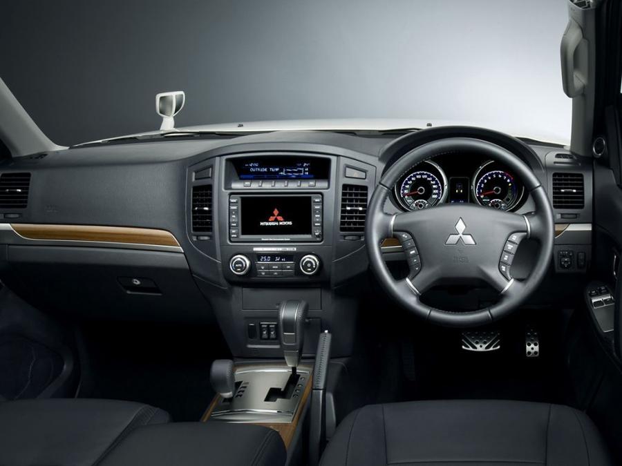  Mitsubishi Pajero 5-Door 2006 года  (JP) (фото 3 из 12)